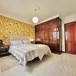 The Balcony House With Free Parking Apartment *