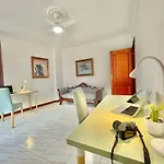 The Balcony House With Free Parking Apartment *