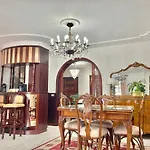The Balcony House With Free Parking