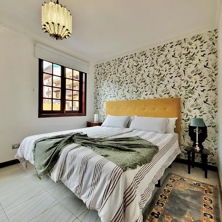 아파트 The Balcony House With Free Parking *