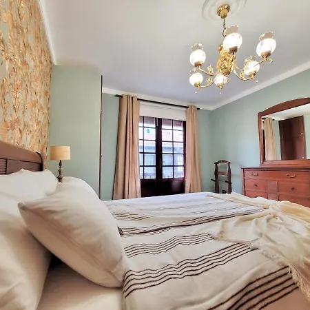 アパート The Balcony House With Free Parking