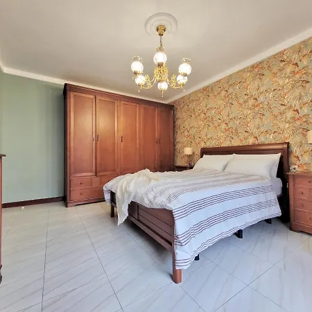 아파트 The Balcony House With Free Parking *