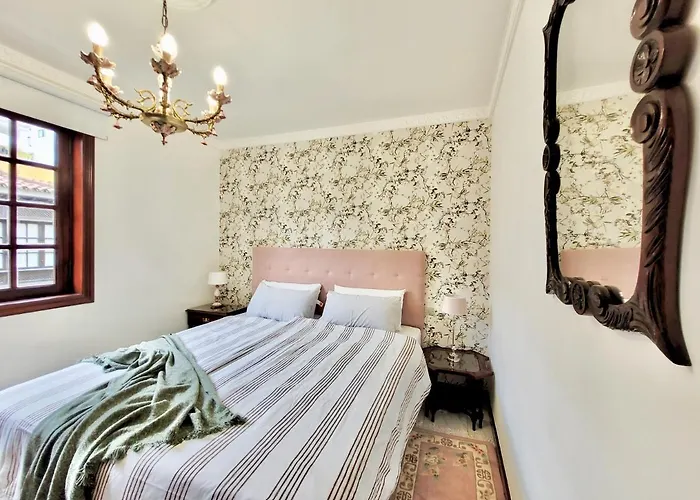 Daire The Balcony House With Free Parking