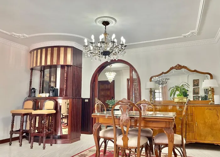 The Balcony House With Free Parking