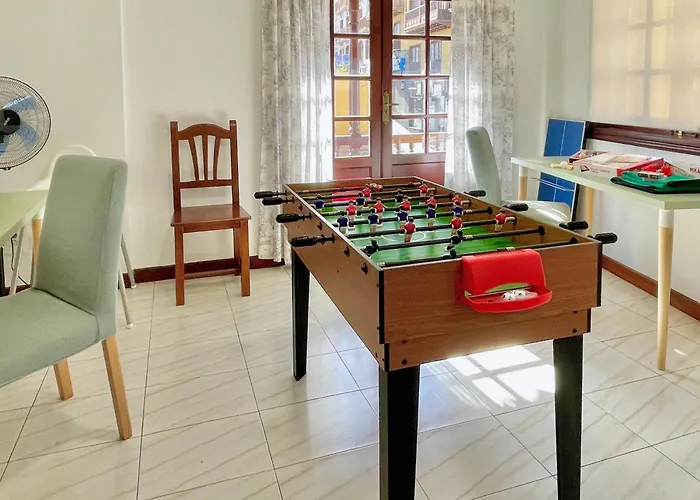 The Balcony House With Free Parking *