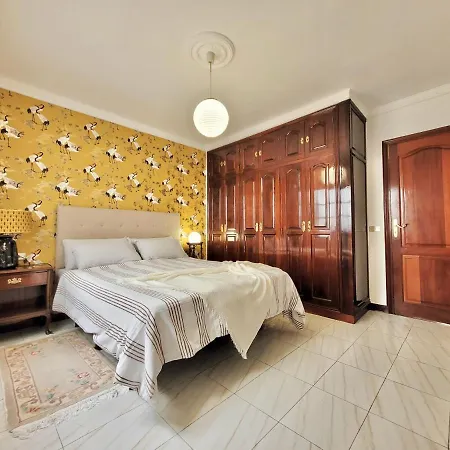 The Balcony House With Free Parking Apartmán *