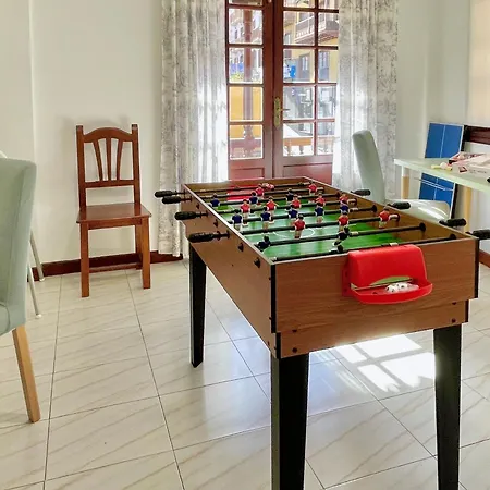 The Balcony House With Free Parking *