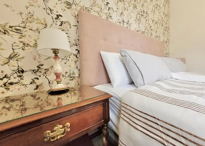 شقة The Balcony House With Free Parking