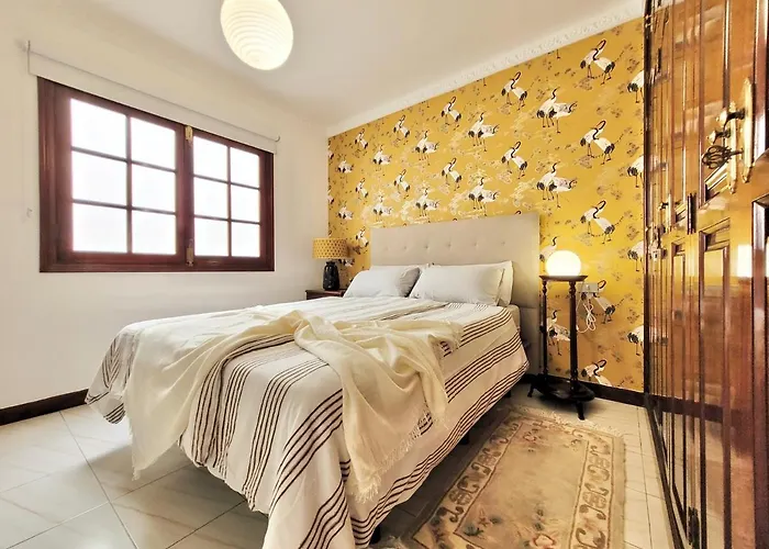 The Balcony House With Free Parking