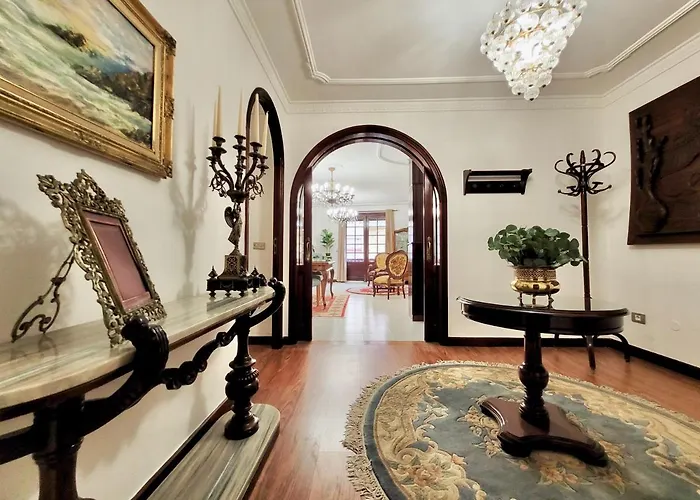 شقة The Balcony House With Free Parking *