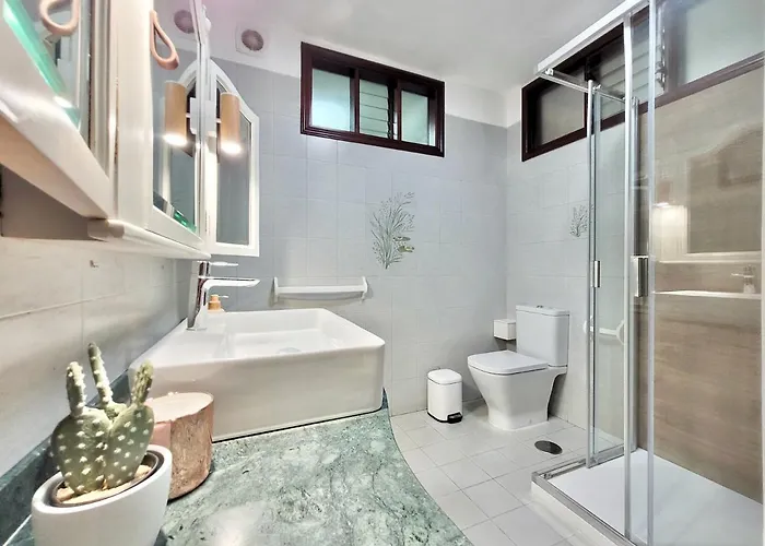 شقة The Balcony House With Free Parking *