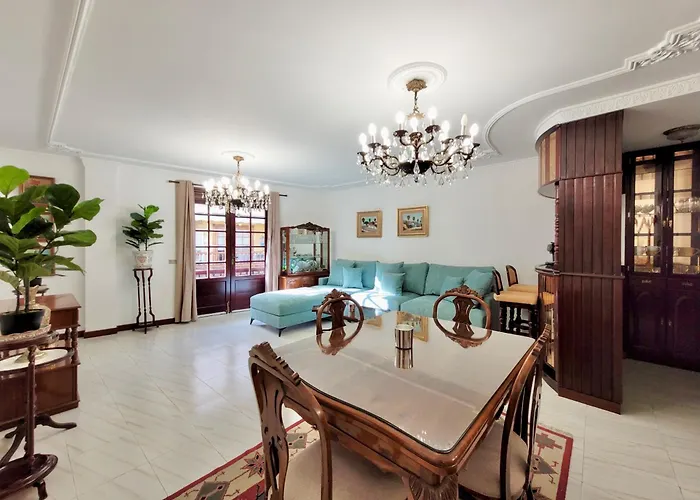 شقة The Balcony House With Free Parking *